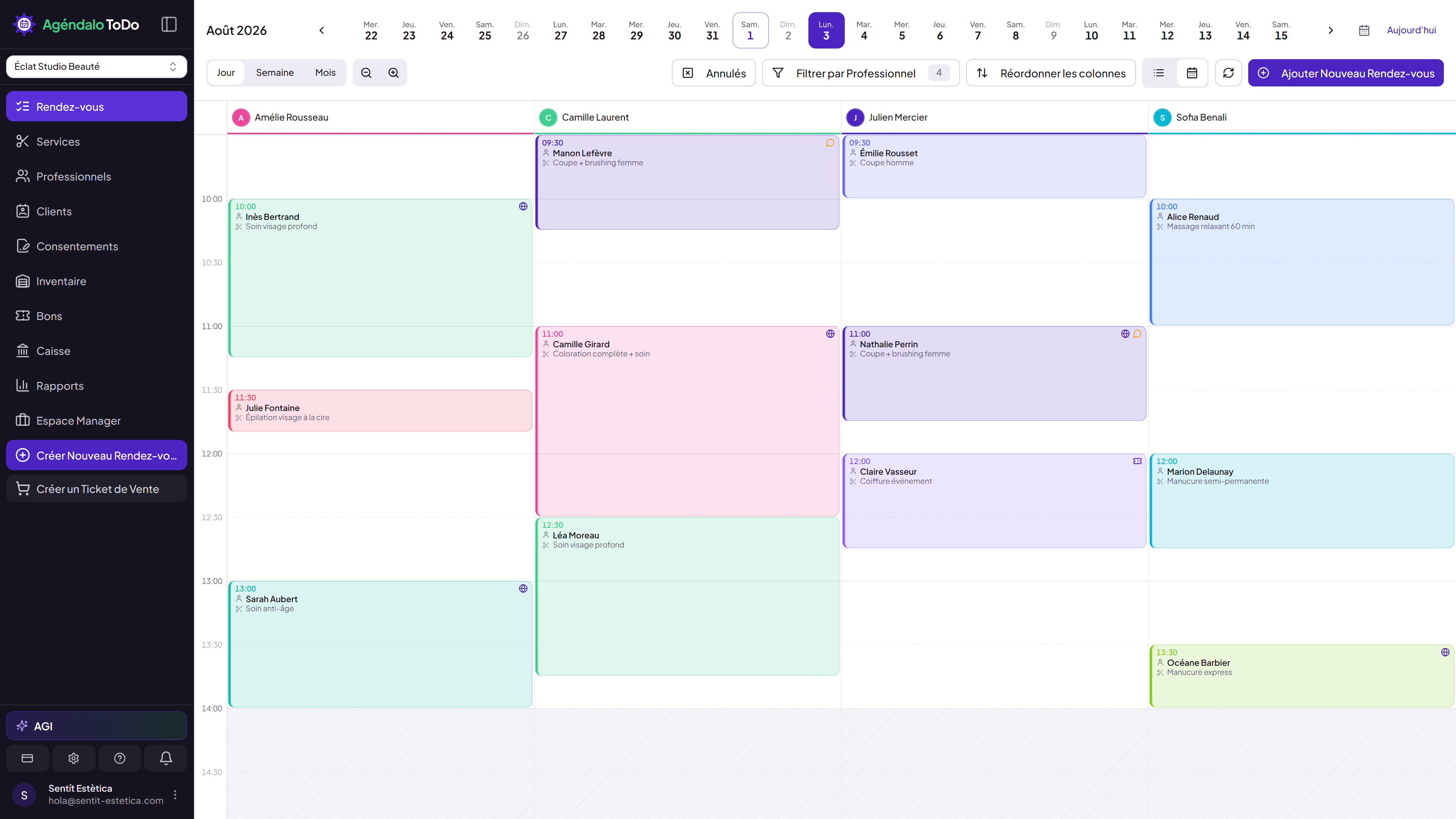 Agenda administrateur: plusieurs professionnels avec rendez-vous en couleur